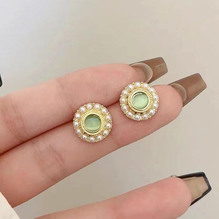 Korean Trendy Light Luxury Niche Earrings for Women - Versatile, Exquisite Fashion Design