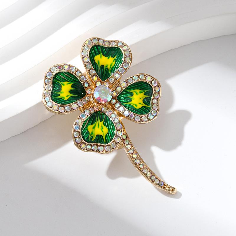 New Diamond Emerald Clover Brooch Women s Pin Fixed Clothes Cardigan Jacket Suit Accessories Corsage