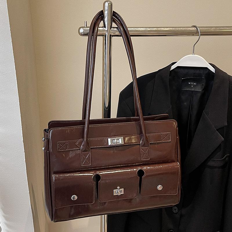 

Korean version of the new product niche high sense large capacity underarm bag trend casual temperament light luxury versatile shoulder bag women