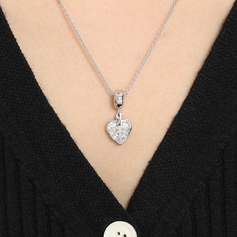 Original design diamond-encrusted leaf pendant necklace, simple and high-end double-layer leaf necklace