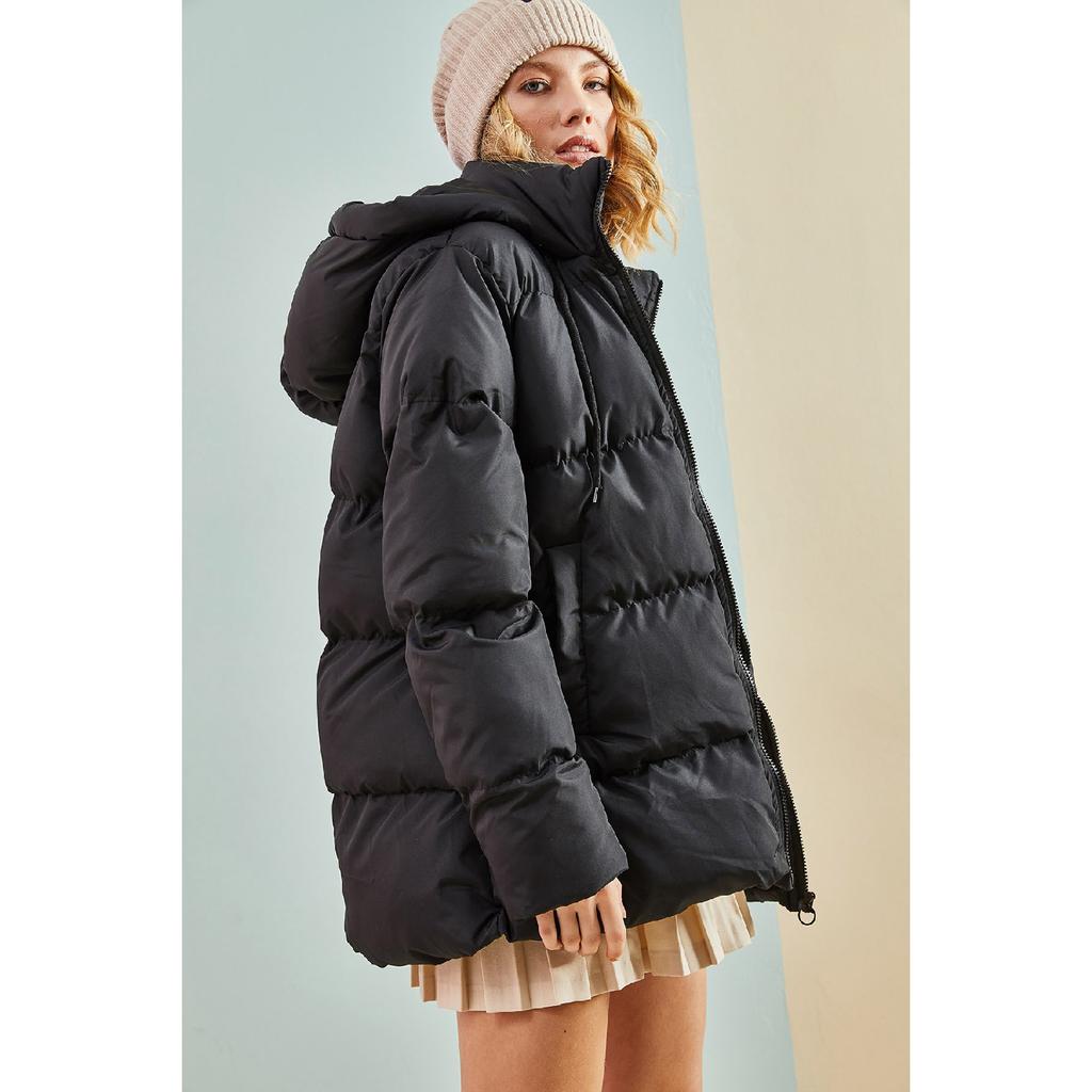 Langer Puffermantel mit Kapuze für Damen und Spitze