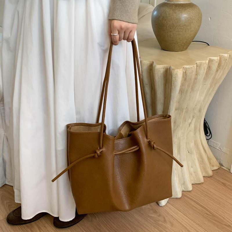

Large capacity retro tote bag women s 2025 new high-end Korean versatile underarm bag commuter shoulder bag 42*10*27 коричневий