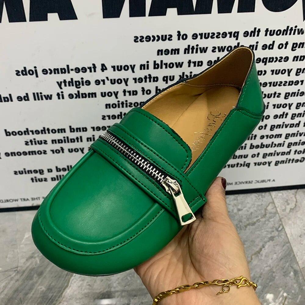 Mode Kvinnor Platta Skor Plus Size Casual Kvinnor Skor Antislip Lackläder Dam Loafers Designer Kvinnliga Mullers Slip On Shoe