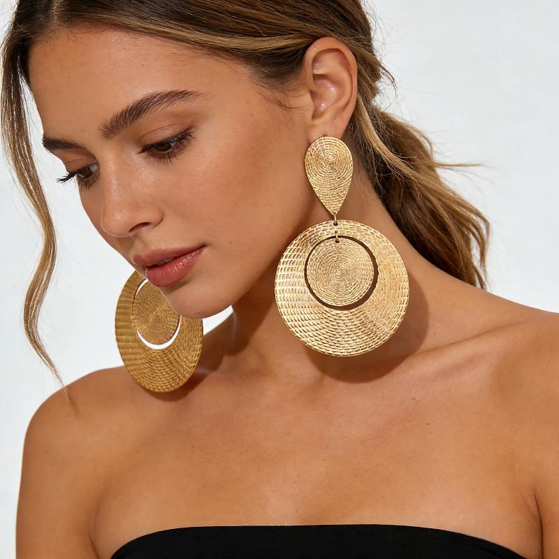 Pair of Oversized Geometric Spiral Texture Retro Metal Hoop Earrings for Ladies Party Attention-Grabbing Jewelry Accessory