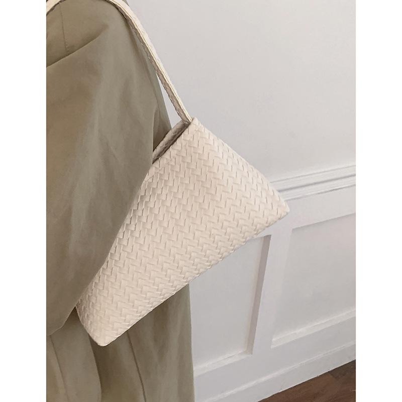 Retro woven high-end sense niche single shoulder tote bag women's 2025 new versatile large-capacity commuter underarm bag