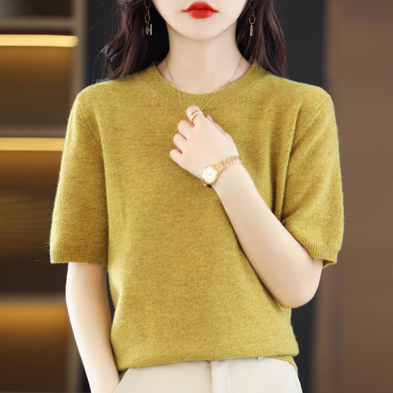 Women's Plus Size Wool Sweater - Versatile Knitwear for Autumn and Winter.