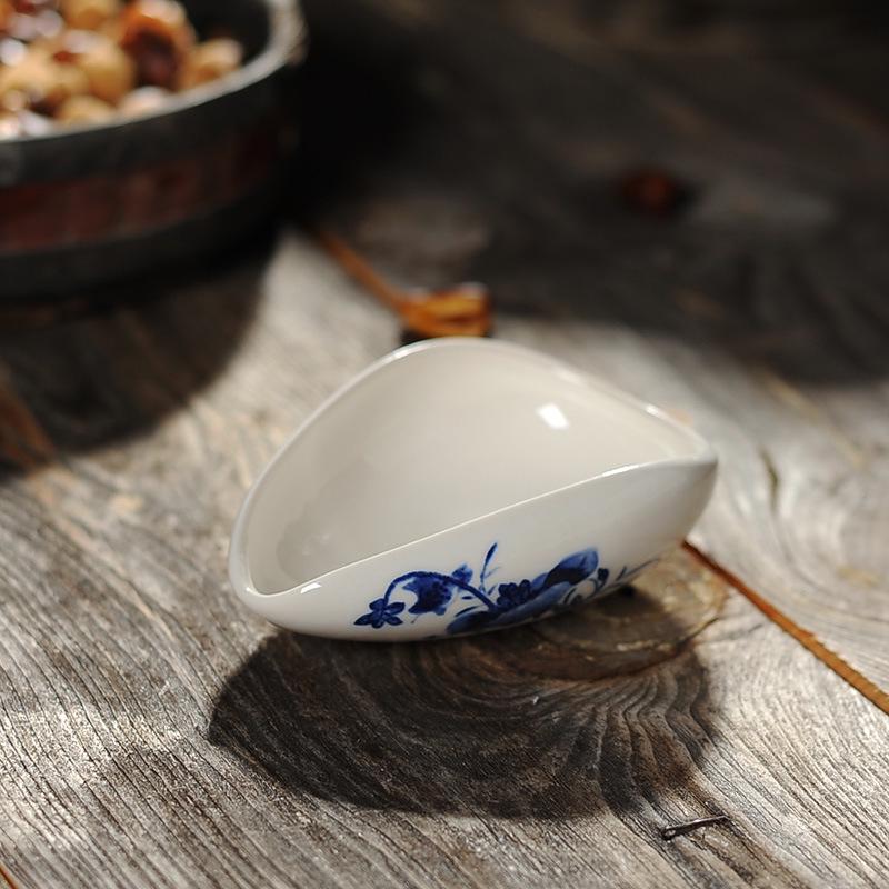 White and Blue Porcelain Tea Scoop - Gongfu Tea Ceremony Accessory
