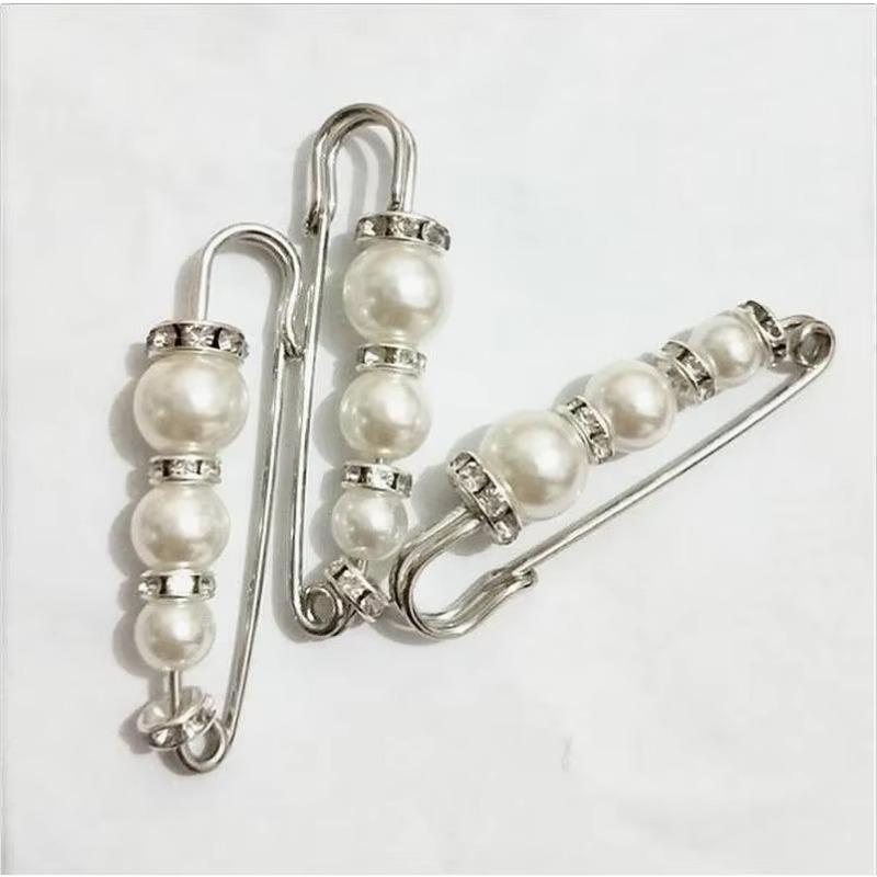Europäische und amerikanische personalisierte dekorative Brosche Perle Retro Diamantbesetzte Metallperlen Seidentuch Schnalle Perlenbrosche