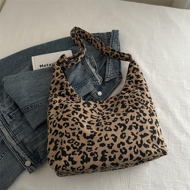 

Леопардовый принт новая мода тоут повседневная личность большая вместимость плечо леопардовый принт сумка на плечо осень и зима ретро мягкая сумка хаки