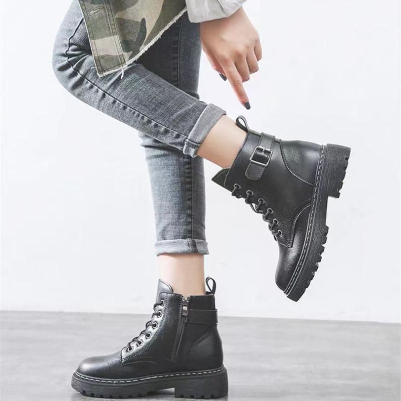 Black Women's New Autumn and Winter Velvet Small Boots with Middle Heel Square and Retro Martin Boots Are Comfortable.