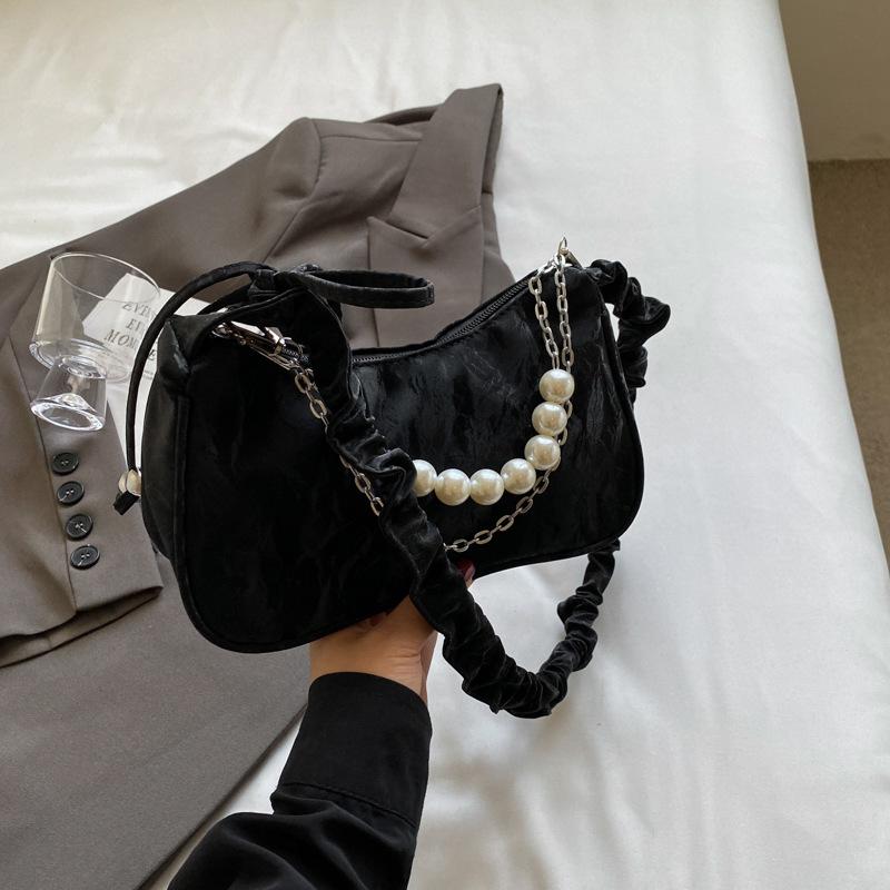 

Простая и модная маленькая квадратная сумка женская летняя 2024 года, новый модный нишевый дизайн, популярная сумка-мессенджер через плечо в этом году чёрный