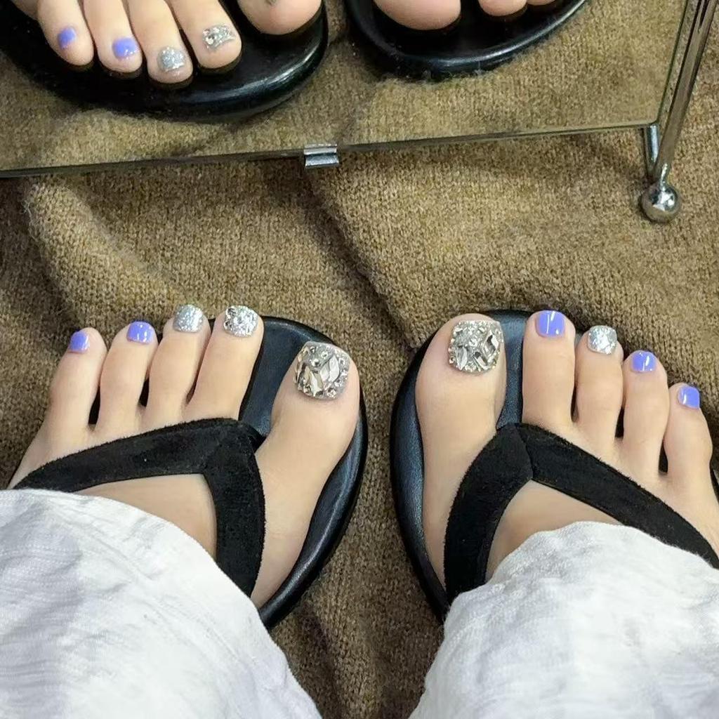 Mist Purple Starry Soft Light Toenail Stickers: Light Purple with Silver Foil and Rhinestone Accents