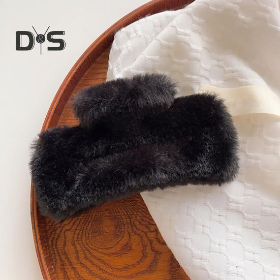 Women Hair Claw Plush Wrap Design Spring Back Head Large Hair Clip Rectangle Shark Hair Clamp Hair Accessory