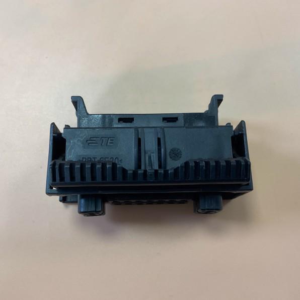 18-Hole Original Car Connector Plug Wiring Harness (1-1670782-1)