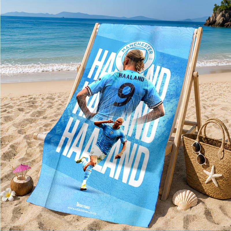 Asciugamano da Spiaggia Giocatore di Calcio Haaland, Asciugatura Rapida, Facile da Curare, Adatto Sia per il Fitness che per le Vacanze al Mare, Essenziale per lo Sport