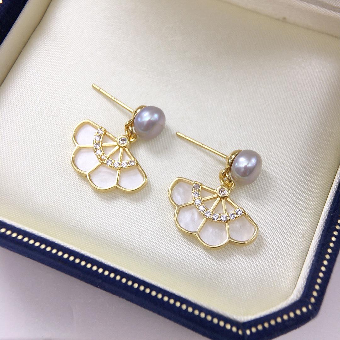 Zhuji Natural Freshwater Pearl Stud Earrings with Micro-set Zircon