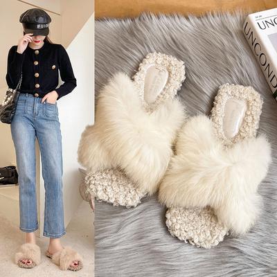 Chinelo peludo cruzado de celebridade da internet feminino 2023 outono e inverno novo uso externo ins vento de fada pelúcia sola plana chinelos de uma palavra