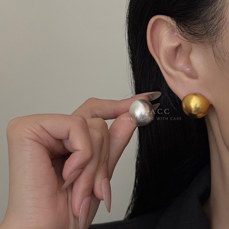 Exquisite Niche Metal Brushed Matte Ball Stud Earrings for Women's Commuting Senior Temperament Simple and Versatile Earrings