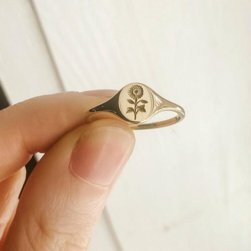 Exquisite Gold Color Carving Flower Ring Simple Fashion Gold Color Metal Sunflower Ring Party Engagement Jewelry Gift