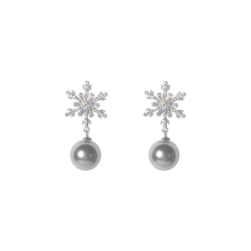 Autumn Winter Zircon Snowflake Grey Pearl Earrings - Exquisite High-End Studs for Women, Versatile and Fashionable Celebrity Ear Ornaments