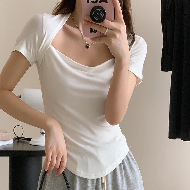 

Chic French-Style Square Neck T-Shirt: Sweet & Spicy Summer Design, Short Sleeve Women s Top with Exposed Collarbone. L білий