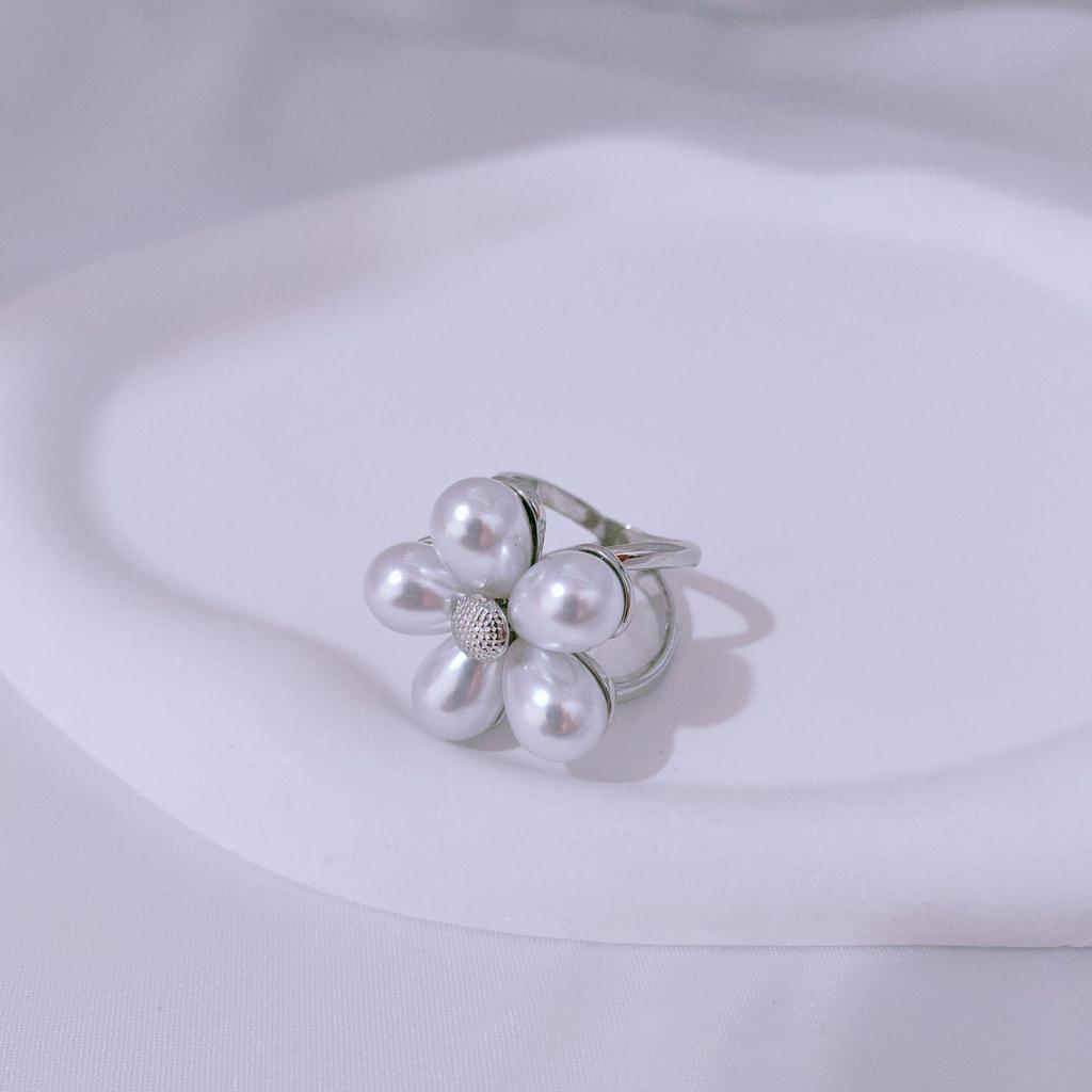 High-End Pearl Scarf and Belt Buckle for Windbreakers - Multifunctional Flower Knot Accessory