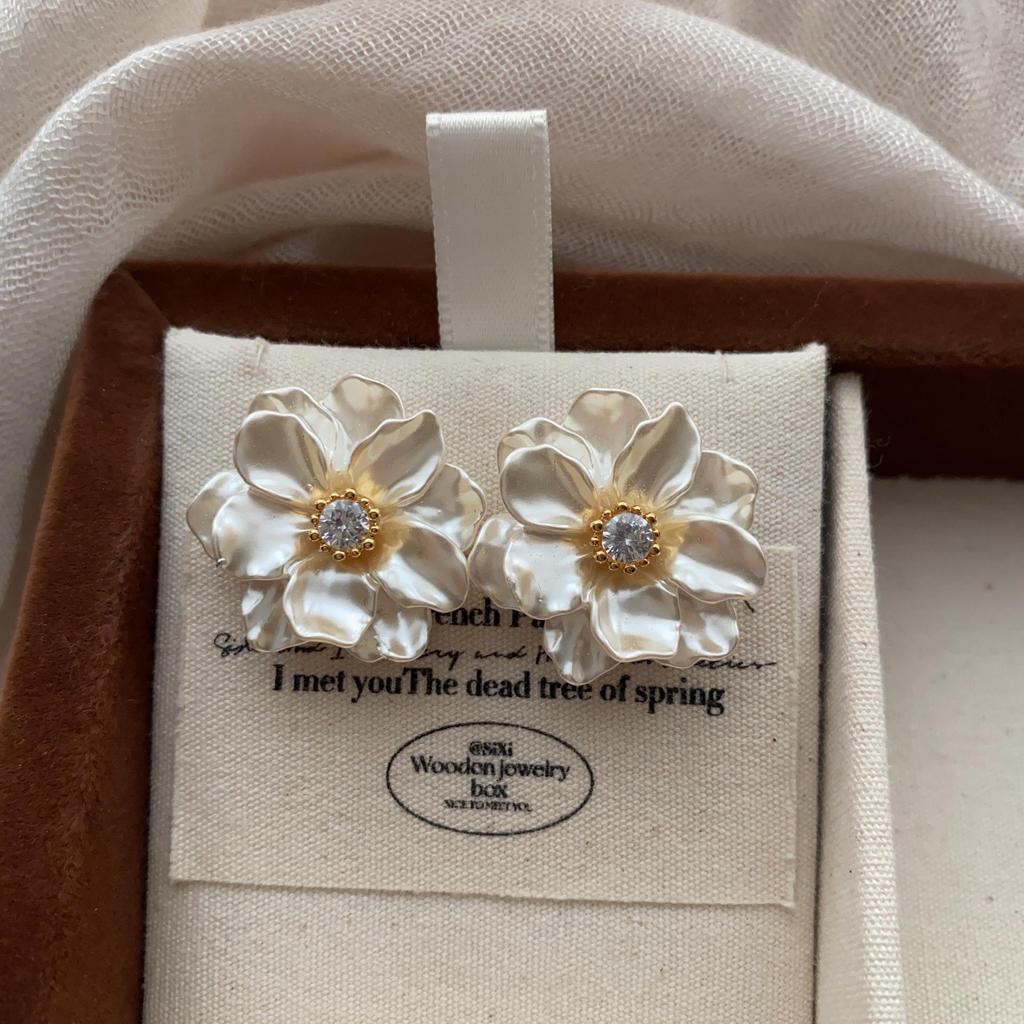 Flower Dripping Oil Zircon Stud Earrings Niche Fresh And Elegant Flower Stud Earrings Versatile Refined High-End Earrings