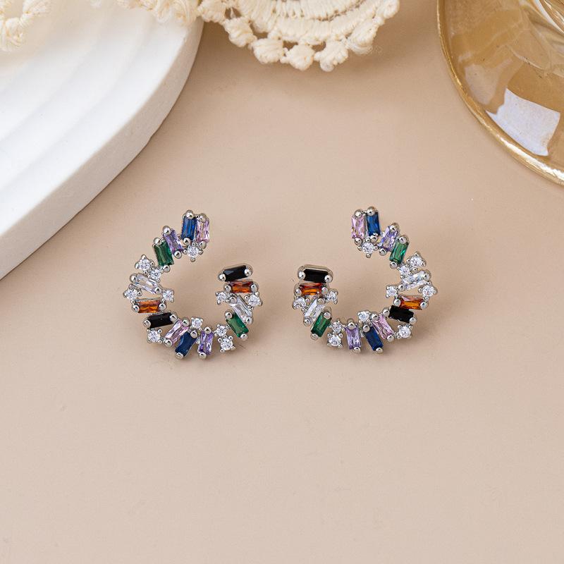 New Fashionable Personalized Diamond-encrusted Earrings, Studs, European and American Trend Light Luxury INS Simple and Versatile Earrings, Earrings.