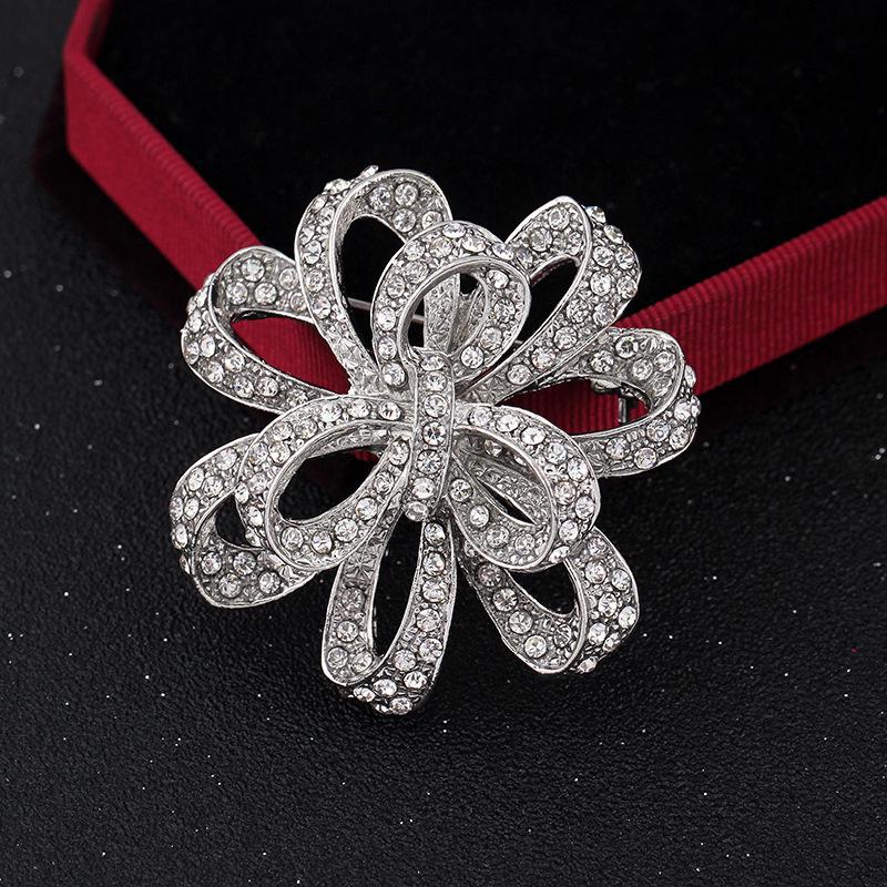 Top-Selling European and American Diamond Knotted Brooch Lapel Pin for Clothing Decoration