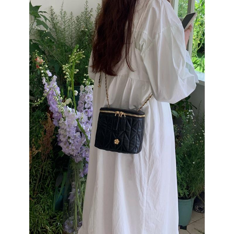 

Diamond Temperament Small Fragrance Style Chain Bag for Women New Fashion Summer Small Square Bag Versatile Ins Crossbody Bag