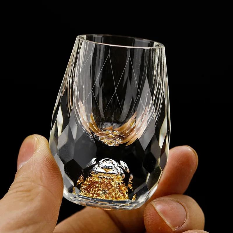 Bicchiere da shot in cristallo a doppia parete di lusso con fondo in lamina d'oro Taglio sfaccettato Bicchiere Premium per Vodka Whiskey per Home Bar e Regalo