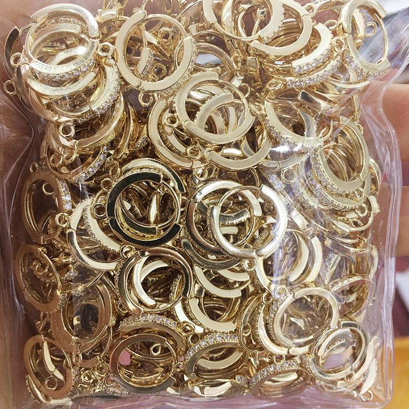 Geometrische Creolen mit Zirkonia, 14 Karat vergoldet