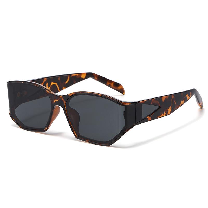 

Curved Cat Eye UV Protection Sunglasses - Trendy Street Style Summer Shades