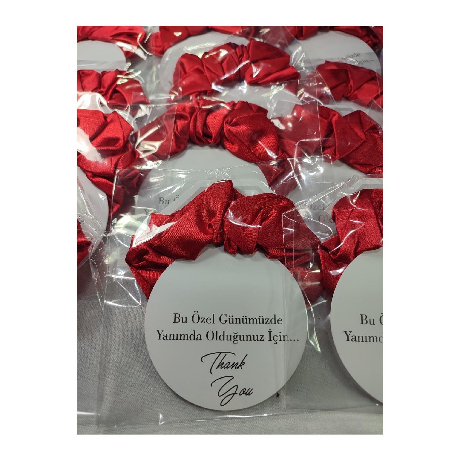 

10 красных подарочных пряжек, которые будут раздаваться на «Ночи хны» красный