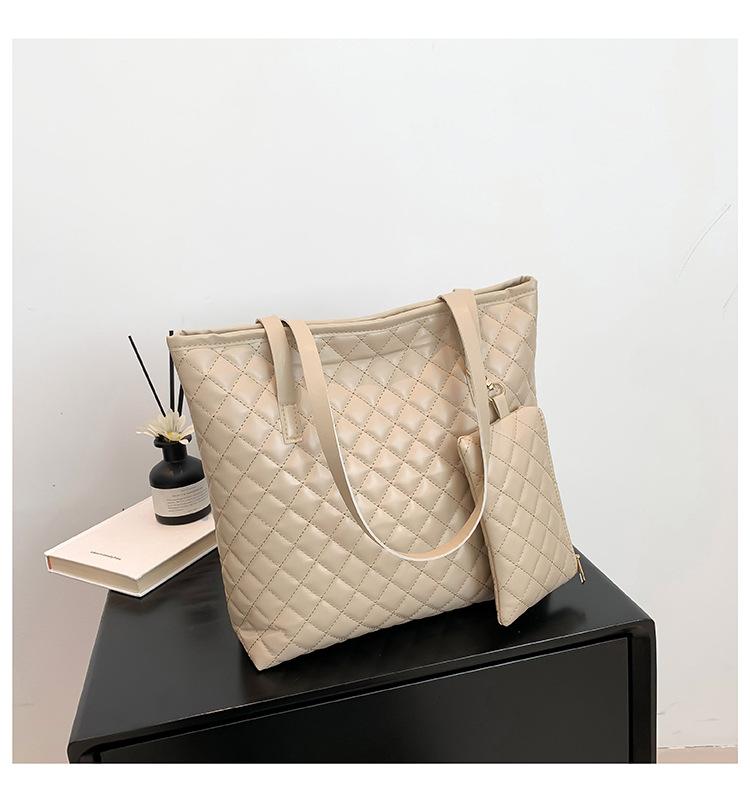 

Вместительная ромбовидная 2025 повседневная маленькая подвесная сумка новая простая повседневная наплечная сумка-тоут для женщин