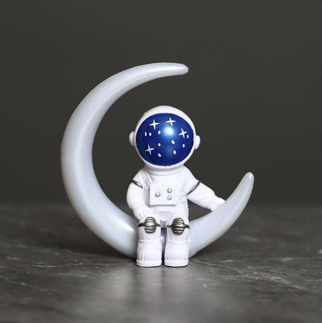 Żywica Figurka Astronauty Statua Figurka Kosmonauta Rzeźba Edukacyjna Zabawka Dekoracja Biurka Domu Model Astronauty Na Prezent Dla Dzieci