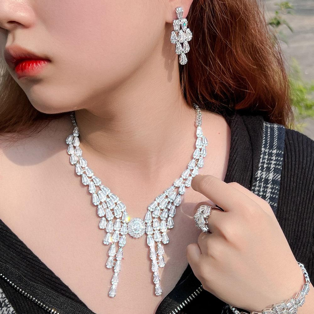 French Light Luxury Atmosphere Celebrity Style Full Diamond Set Chain Wedding Dress Accessories Necklace Earrings Bracelet Ring Set