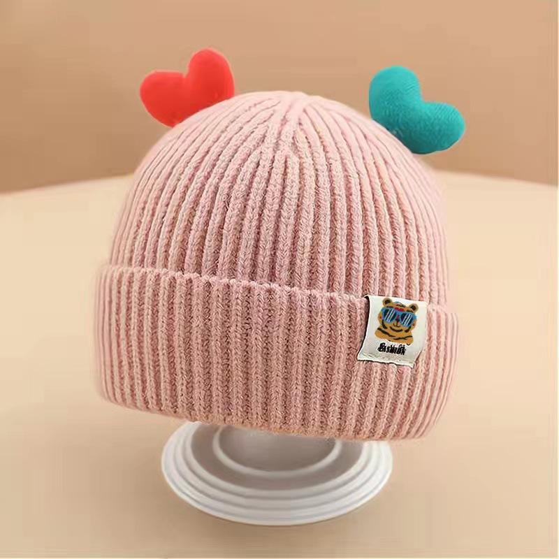 Super cute thickened baby hats for boys and girls, autumn and winter adorable children's hats, heart-shaped hats, Korean style warm trendy baby hats