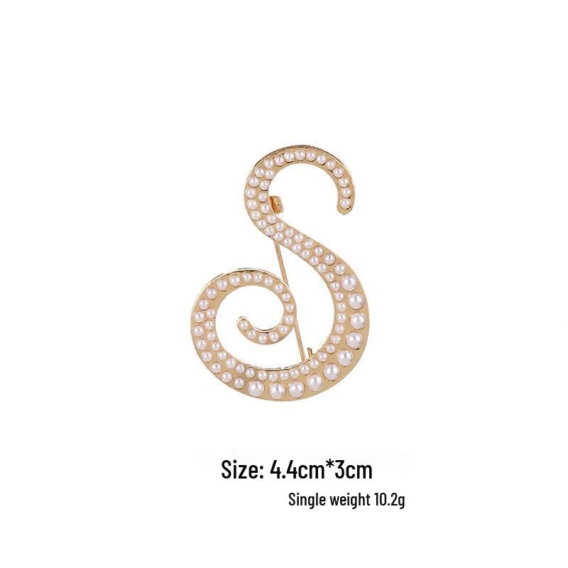 Elegantní brož s perlovým písmenem (26 písmen): Všestranný módní doplněk