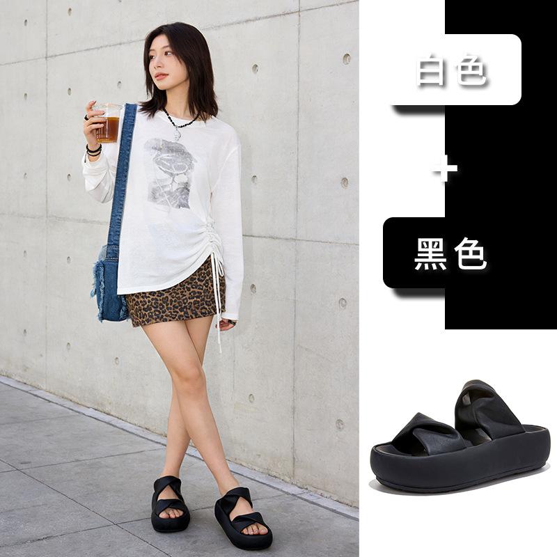 Saugfolien-Boden-Hausschuhe Damen Neue Sommer-Außenbekleidung High-End Halbschuh mit Falten dicker Sohle Sandalen Damen