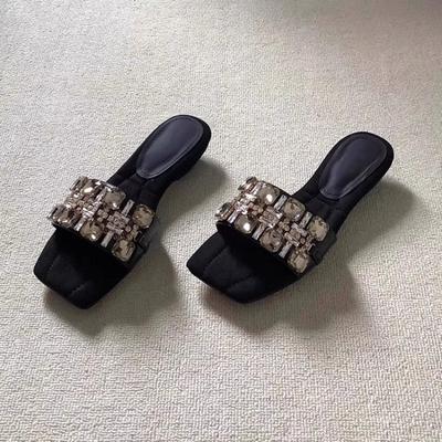 2026 Novos Sapatos para Mulheres Verão Outdoor Peep Toe Modernos Chinelos Cor Sólida Strass Salto Quadrado Sentido Avançado Chinelos Femininos