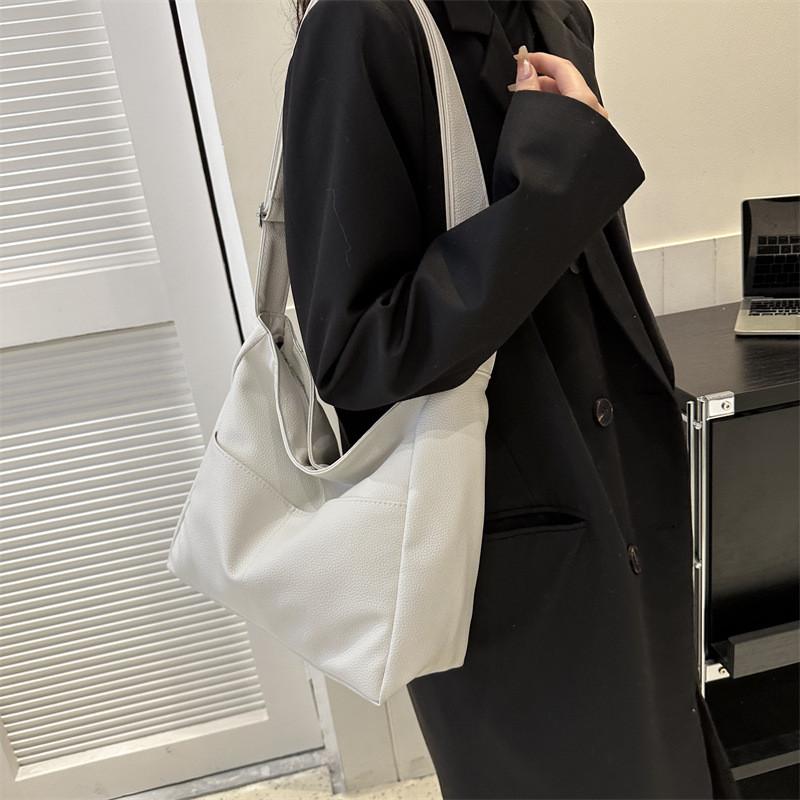 Stylish And Versatile Large Capacity Tote Bag For Women With Unique Vintage Charm