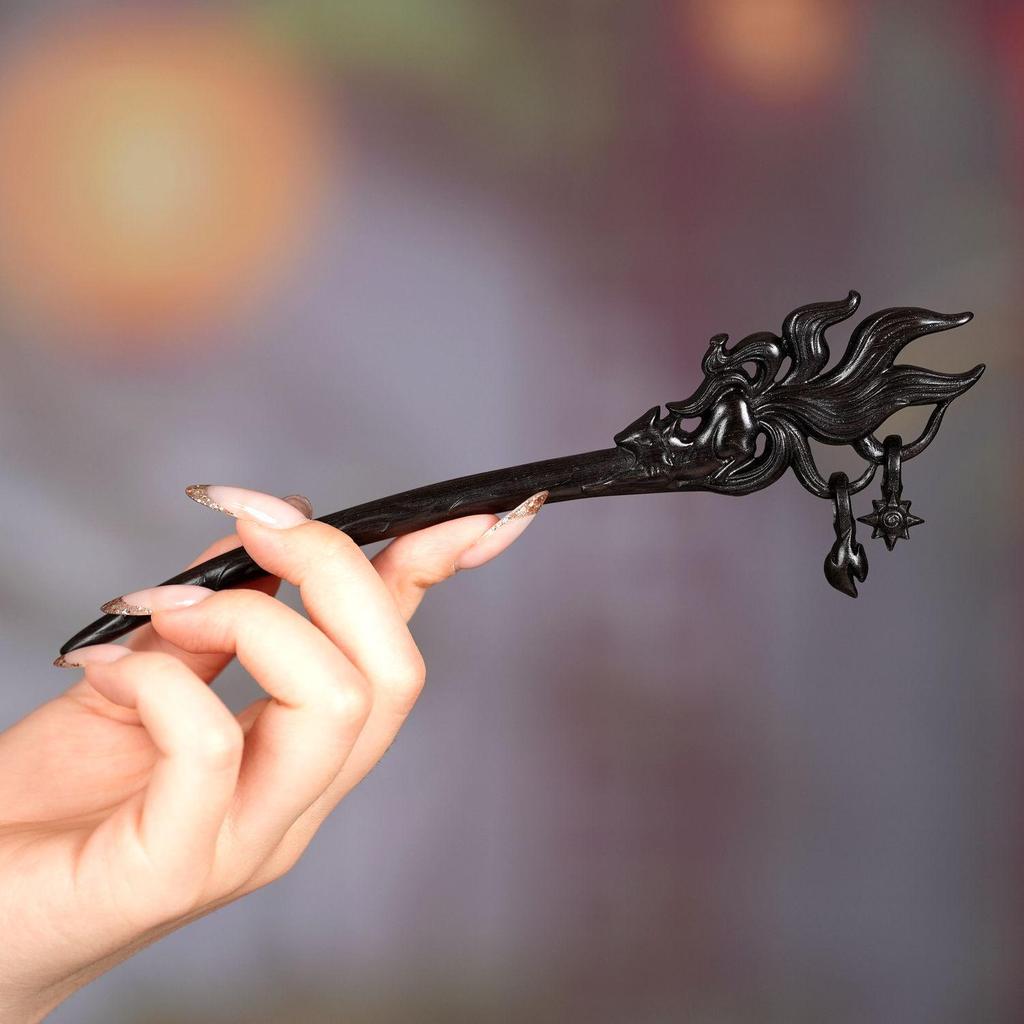 Élégante Broche à Cheveux en Santal Renard à Neuf Queues: Accessoire de chignon en bois sculpté double face style ancien exquis pour femmes