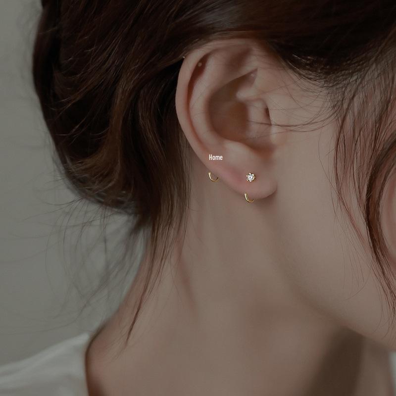 Everyday Ear Hooks: Sleek, Trendy, Nourishing Earrings for 2025
