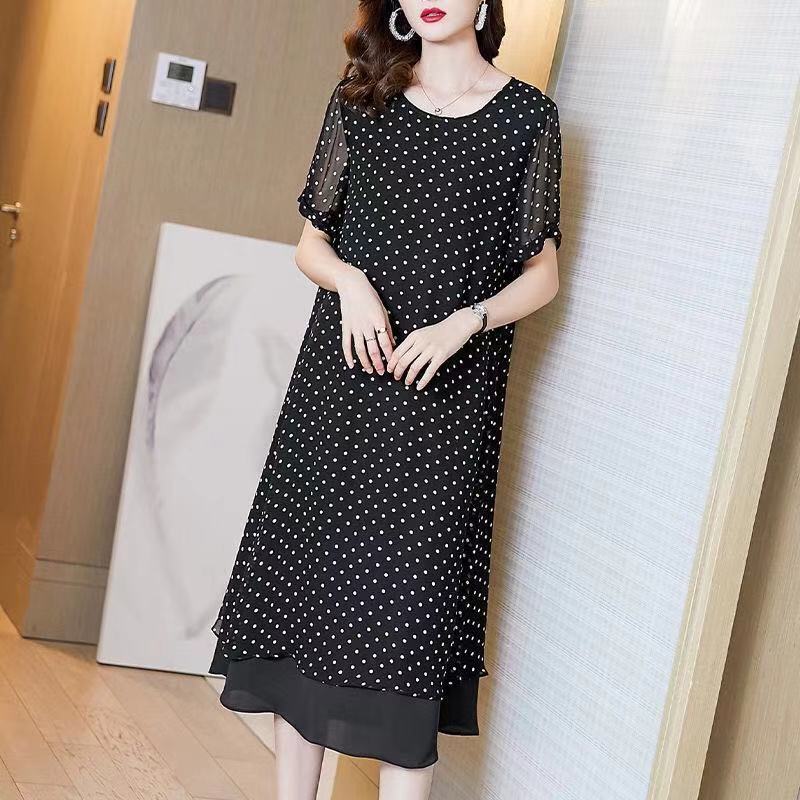 Sentiti scivolosa, estiva, in chiffon nero, allentato, a maniche corte, con scollo tondo, puntini a onda larga, gonna di media lunghezza
