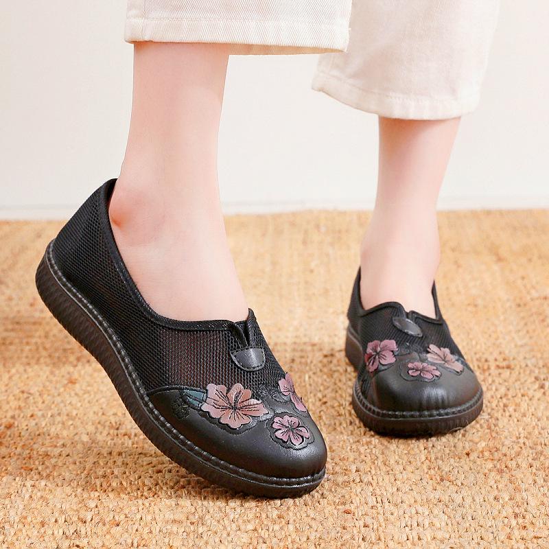 2025 Women's Spring/Summer Round Toe Mesh Shoes: Anti-Slip, Soft Sole, Breathable Comfort for Middle-Aged & Elderly