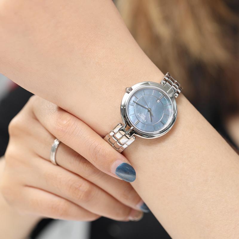 Tissot Flamenco Kollektion Quarzuhr Damen 26mm Blaues Zifferblatt Edelstahlgehäuse T094.210.11.121.00