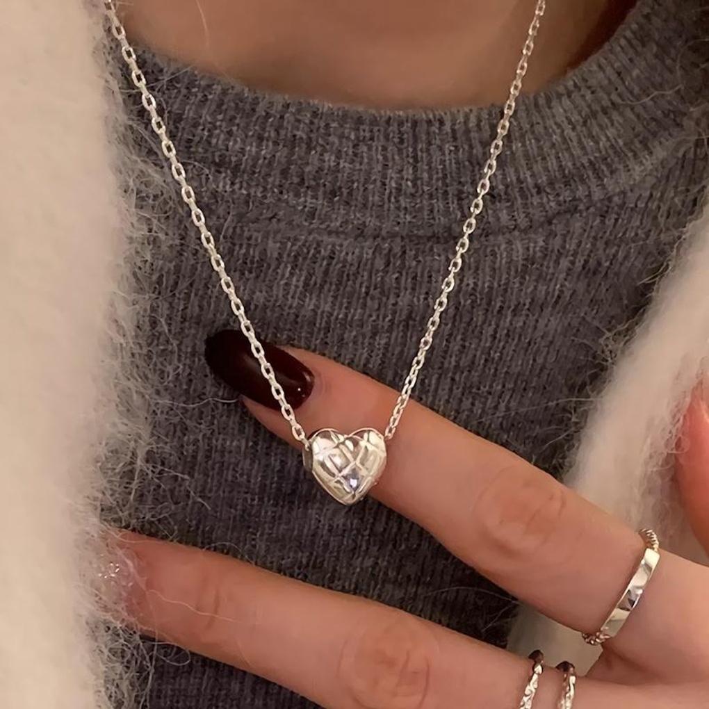 Women's Silver Check Volume Heart Minimal Necklace