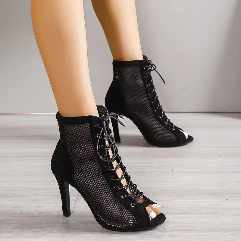 Femme Printemps Été Sexy Talon Aiguille Sandalias Filles Clouté Creux Bouche De Poisson Mince Talon Haut Bottines