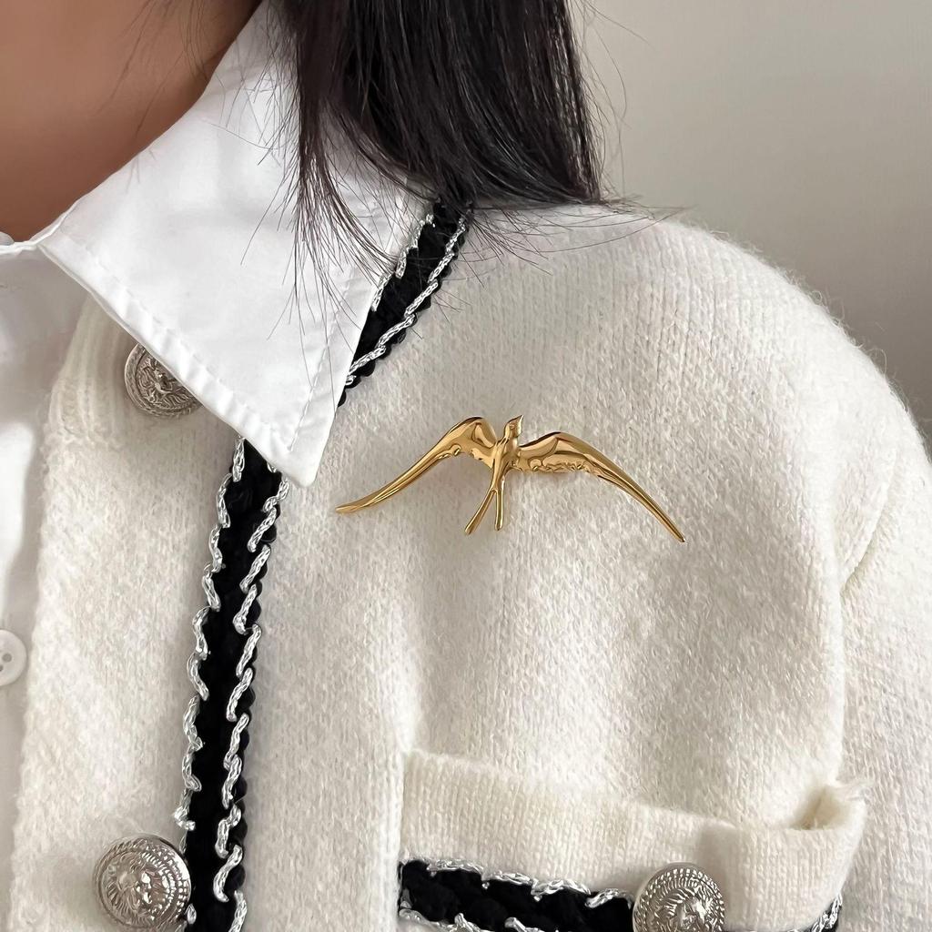 Swallow Brooch: High-End Fashionable Versatile Clothing Accessory Stainless Steel Pin